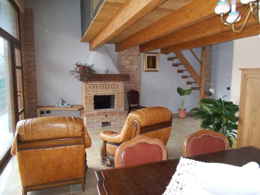 Agriturismo Ercolana Neviglie Phòng bức ảnh